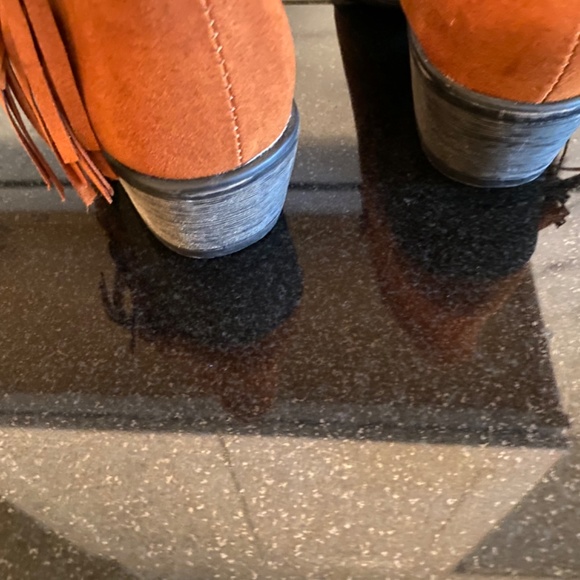 Bamboo Womens Sadie-48S Ankle Booties Brown Cuban Heel Zip Up Fringe 5.5 New - Picture 6 of 16